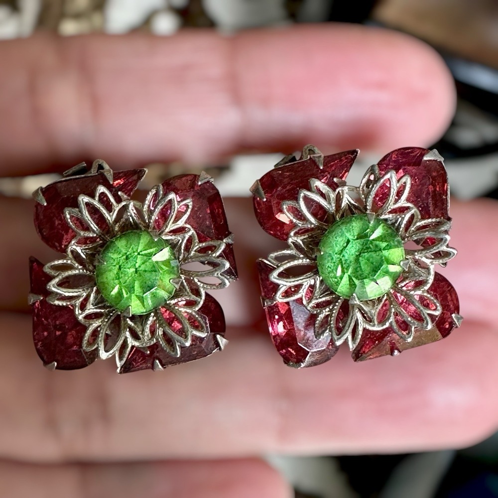 Vintage Artisan Clip Earrings 1 Inch Green Red Crystal Glass Filigree‎ Silver
